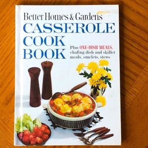 Vintage Better Homes & Garden casserole cook book.  Cookbook.